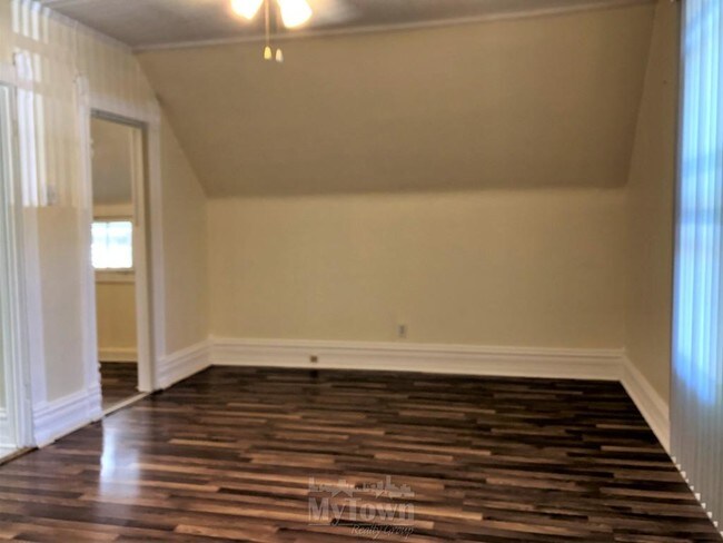 Building Photo - 4540 N Oakley Ave