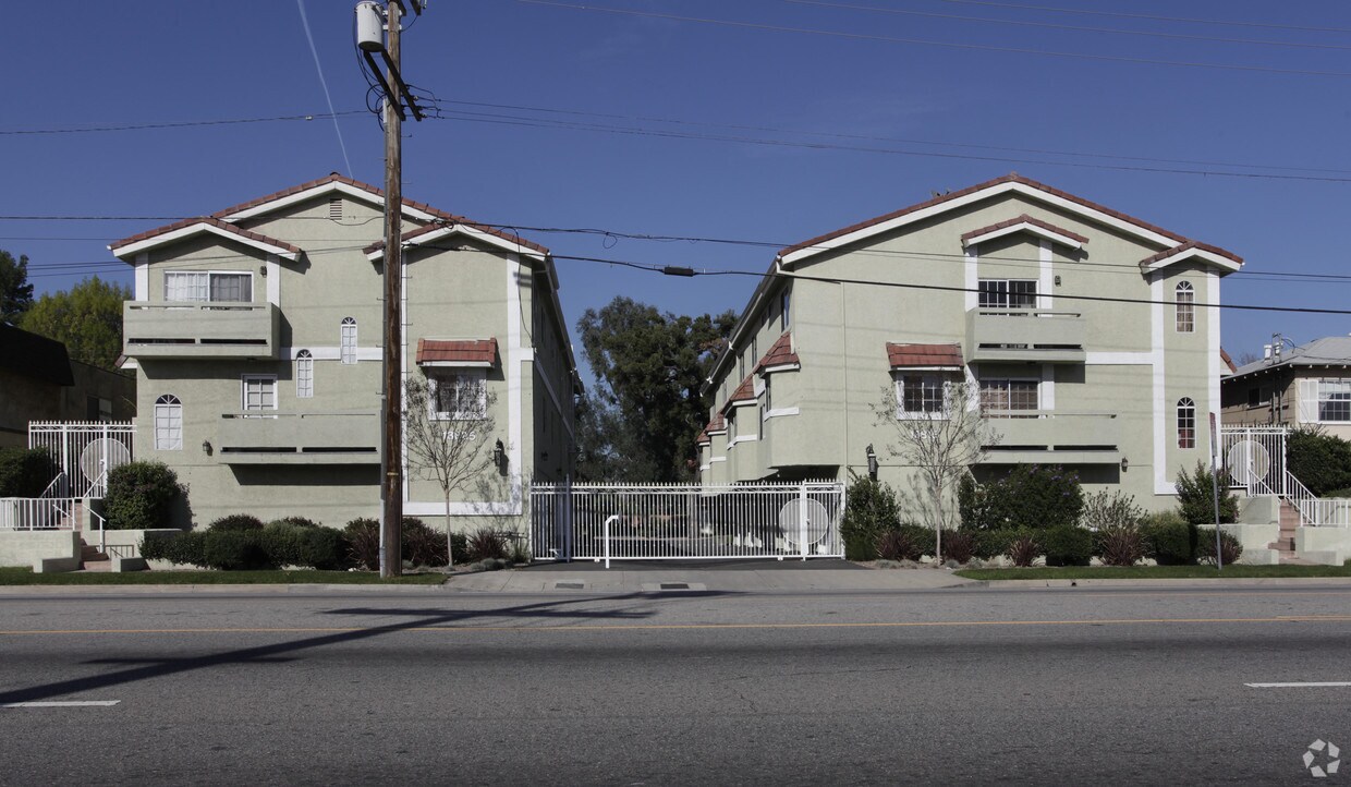 Primary Photo - Victory Apartments