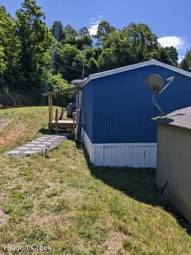 Building Photo - 2 br, 1 bath House - 235 Monarch Lane