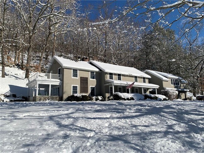 Foto del edificio - 11 Old Pond Rd