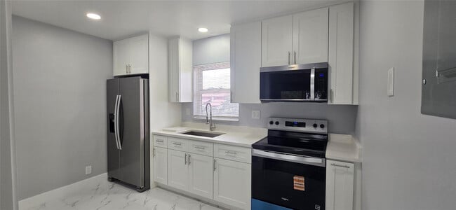 Building Photo - 8606 NW 35th St