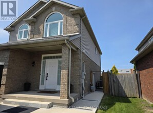 Building Photo - 8383 Heikoop Crescent