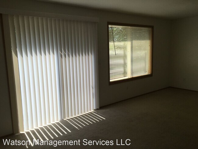 Foto del edificio - 3 br, 1.5 bath House - 652 NW Walnut Blvd