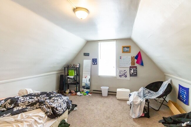 Building Photo - PRELEASING for AUGUST! Close to Campus