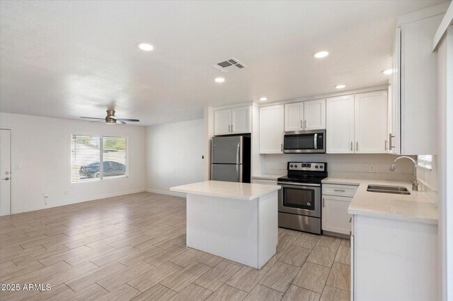 Foto del edificio - 3545 W Galveston St
