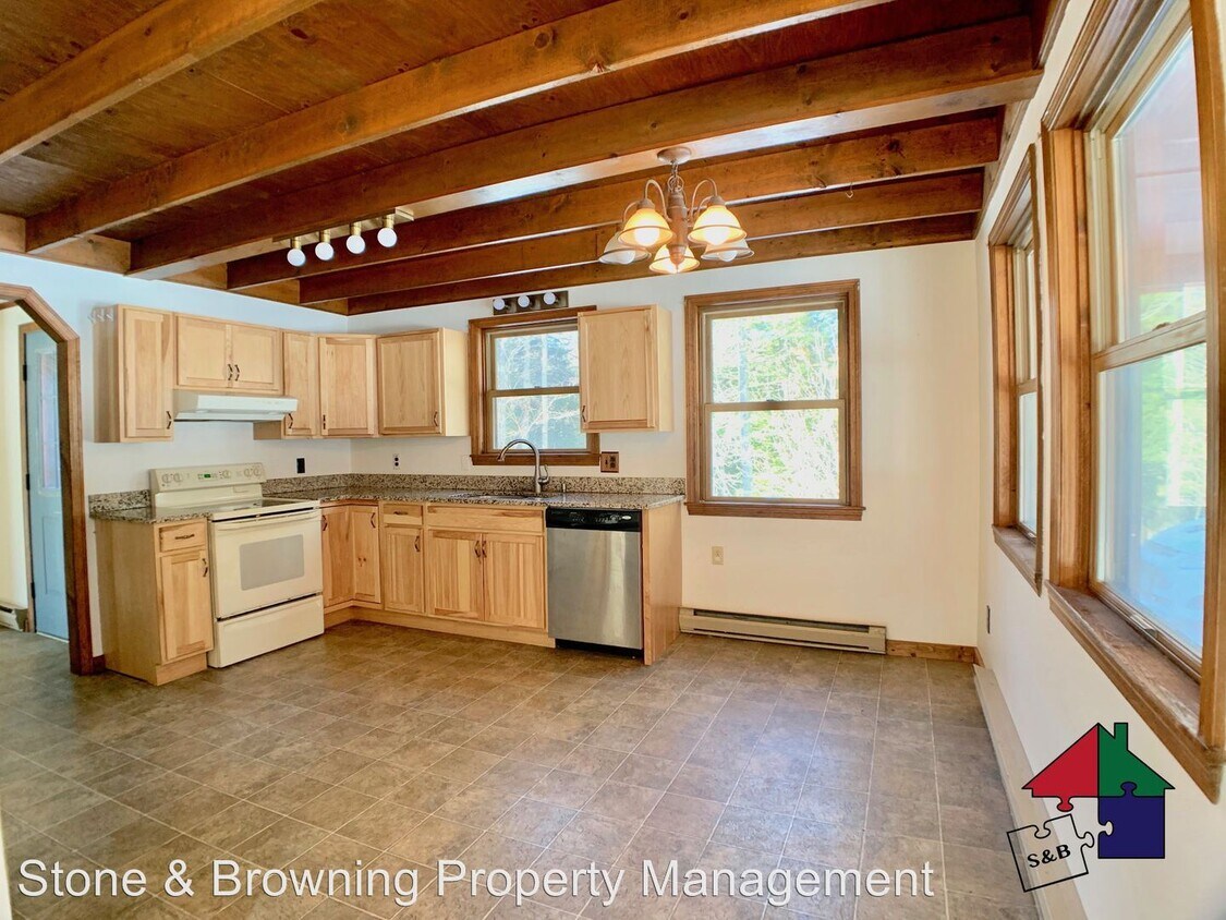 Foto principal - 3 br, 2 bath House - 74 West Rd