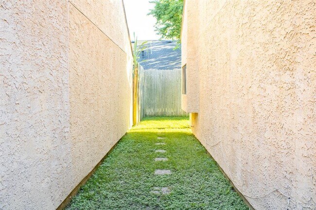 Building Photo - 13323 Noble Crest Dr