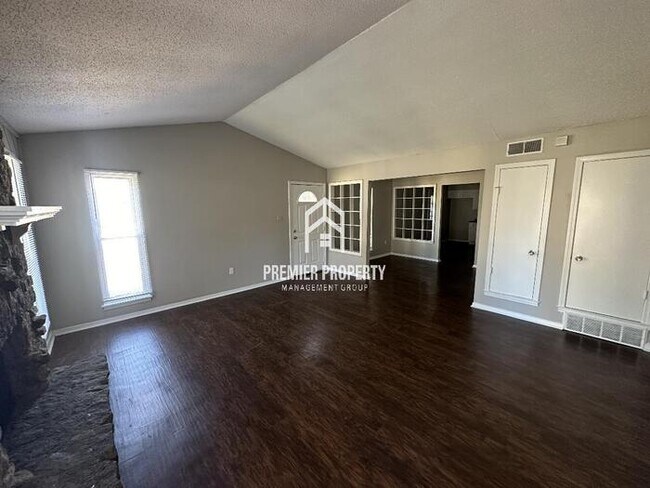 Building Photo - 6401 Golden Park Dr