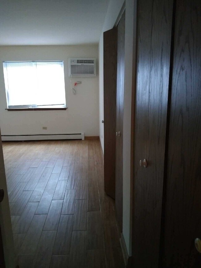 Foto del edificio - 374 Inland Dr