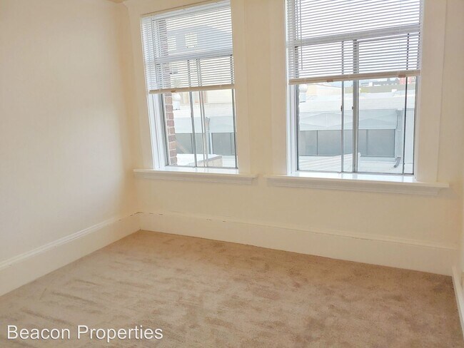 Building Photo - 498 25th St