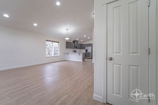 Foto del edificio - 10402 NE 67th Ave