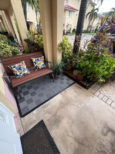 Foto del edificio - 2098 NE 167th St