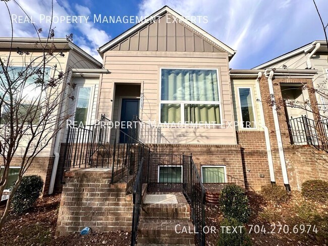 Foto del edificio - Charming 3BR/3.5BA Townhouse in Charlotte!