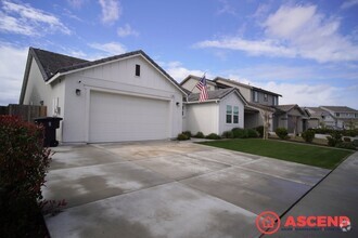 Building Photo - 15811 Santa Clara Ct