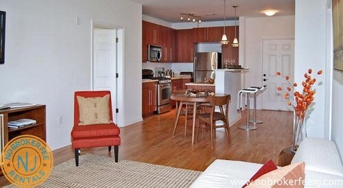Foto principal - 122 W Sheffield Ave