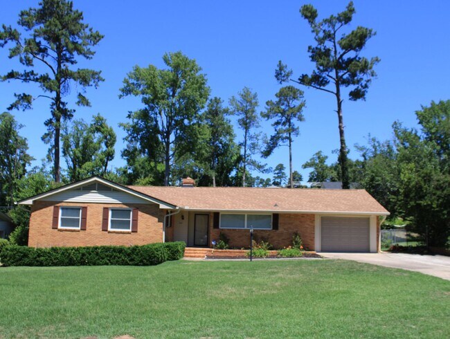 Foto del edificio - 3 Bedroom 2 bath W/ Bonus In Hammond Hills