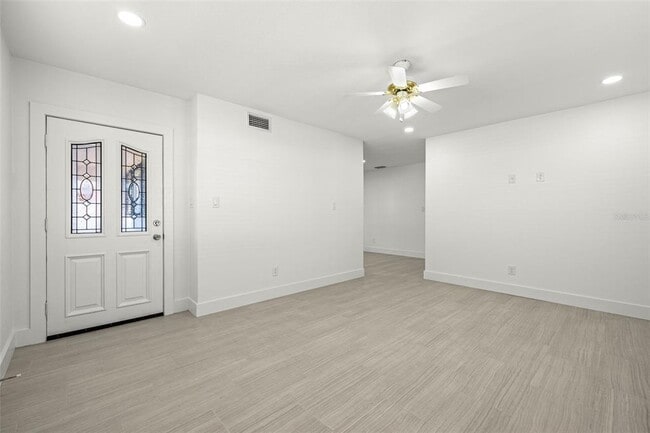 Foto del edificio - 3114 W Tampa Bay Blvd