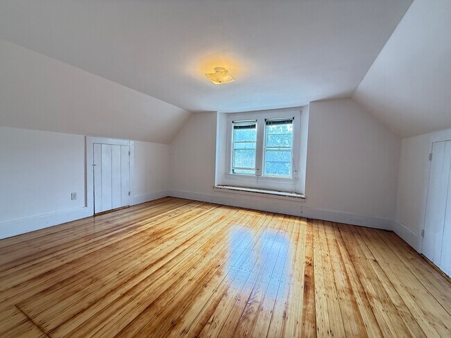 Foto del edificio - 57 Rindge Ave