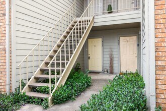 Building Photo - 10615 Briar Forest Dr