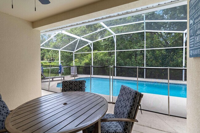 Piscina privada junto a una reserva natural - 222 Reserve Dr