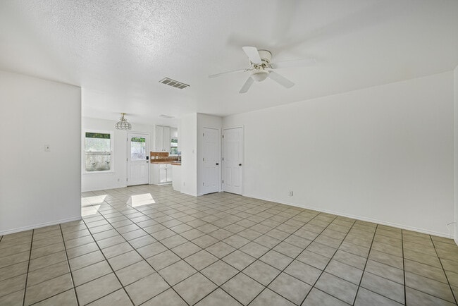 Building Photo - 3007 Steck Ave