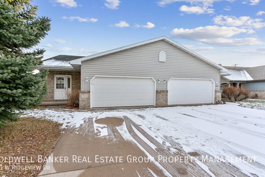 901 W Ridgeview Dr, Appleton, WI 54914 House Rental in Appleton, WI