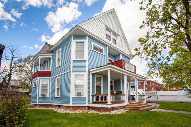 Building Photo - 813 Hall of Fame Dr