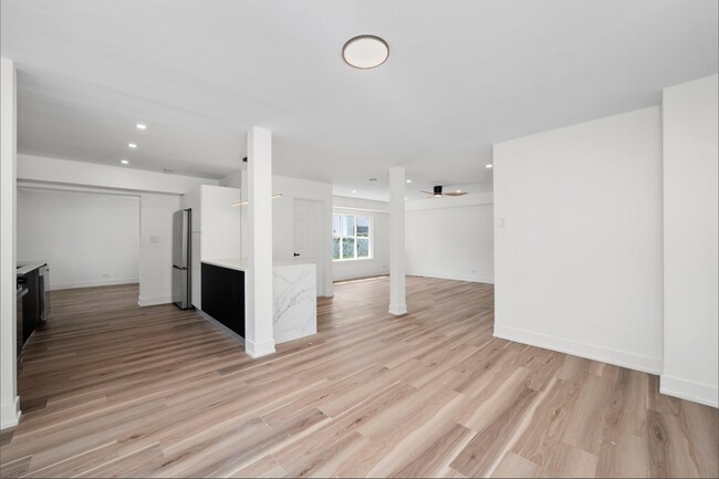 Foto del edificio - 16030 University Ave