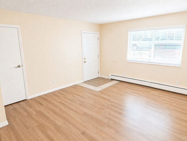 Foto del edificio - Available now!  Freshly updated paired home