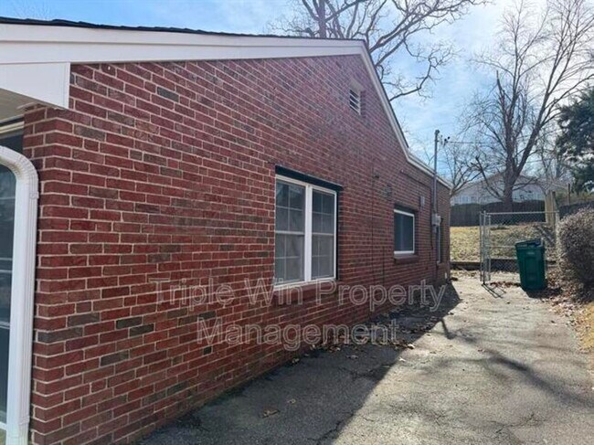 Foto del edificio - 8652 White Ave