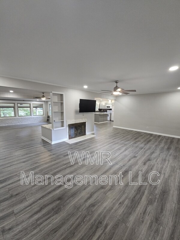 Foto del edificio - 420 Downey Pl