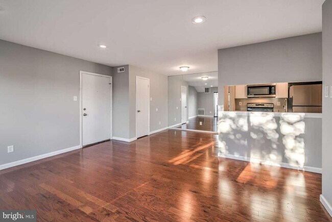 Foto del edificio - 1302 Maresfield