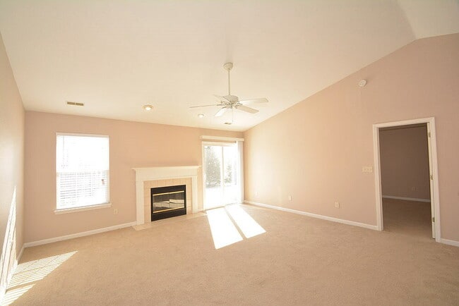 Building Photo - 285 Pennwood Ln