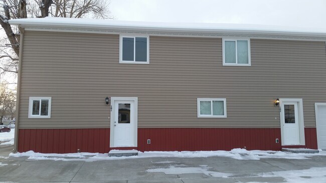 Building Photo - 814 N Custer St