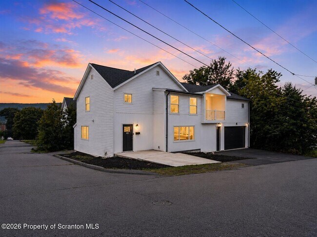 Building Photo - 523 Meyer St