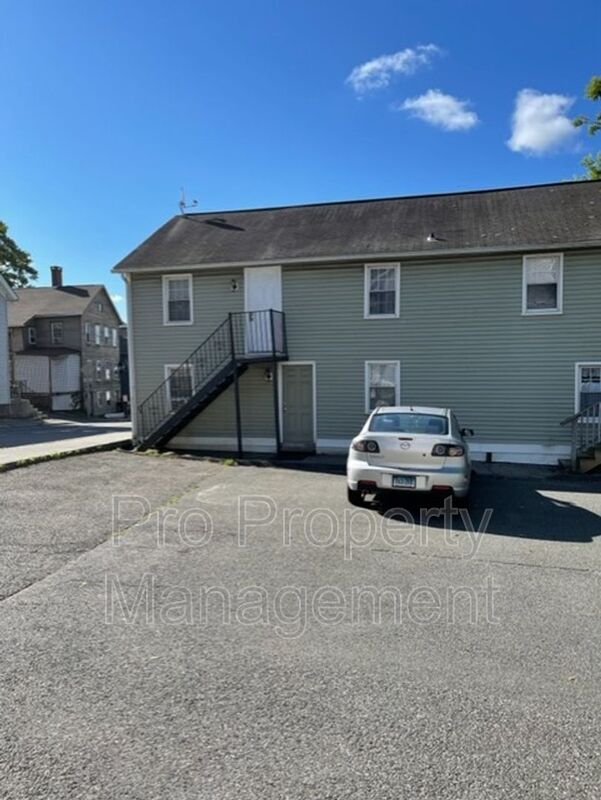 123 Railroad St, New Milford, CT 06776 Condo for Rent in New Milford