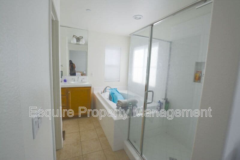 Building Photo - 1371 Dominica Dr
