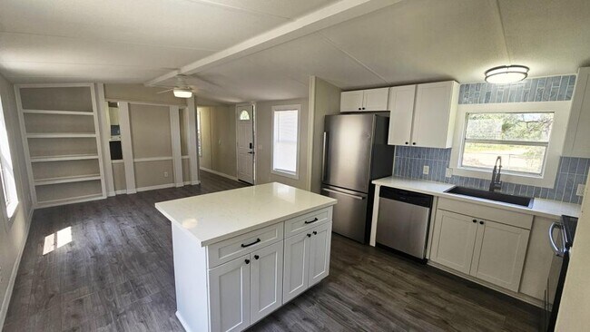 Foto del edificio - 231 Lakeview Ct