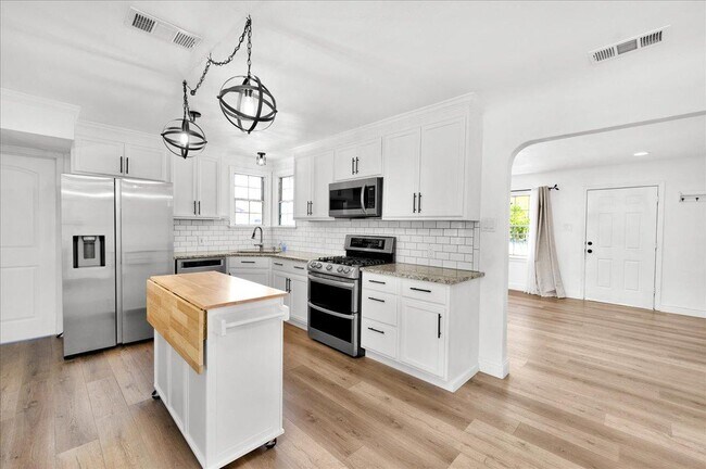 Building Photo - 17784 Lane Dr