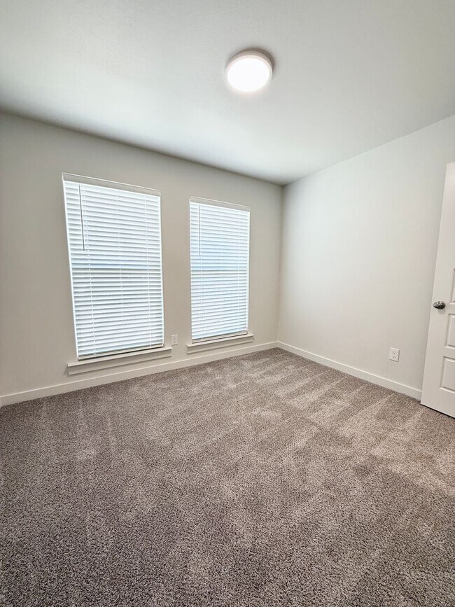 Foto del edificio - Brand New 3/2/2 Build Located On Cul-De-Sac In Matador Pointe!