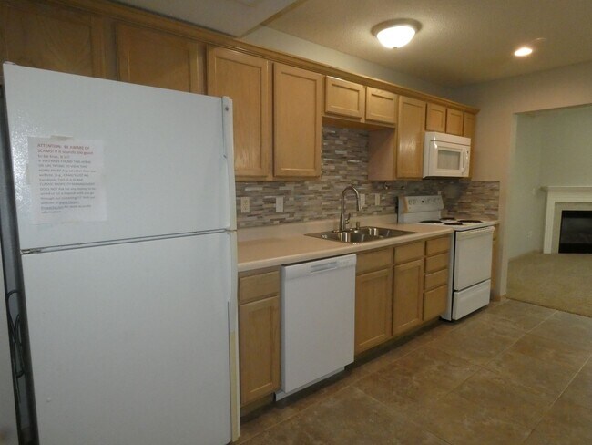 Foto del edificio - 8031 N Lawn Ave