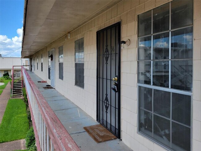 Building Photo - 6201 Ranchester Dr