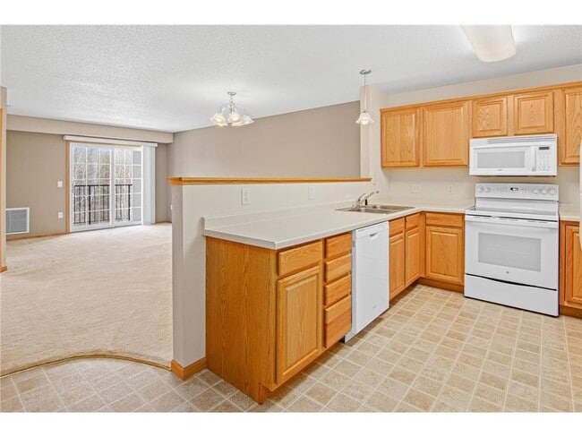 Building Photo - 15570 Linnet St NW
