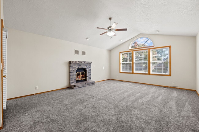 Foto del edificio - 5415 N Noble Fir Ave