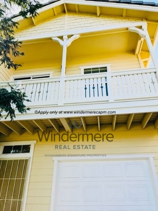 Building Photo - Spacious 3-bedroom with Updated Finishes and Prime Location!