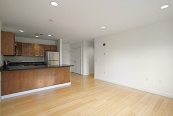 Foto del edificio - 99 Chestnut Hill Ave