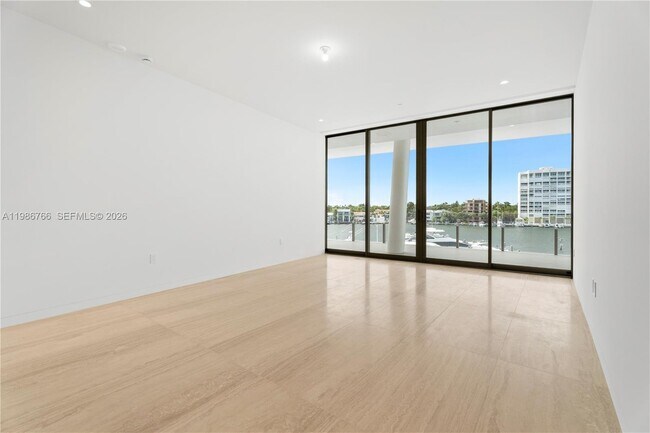 Building Photo - 5 Grove Isle Dr