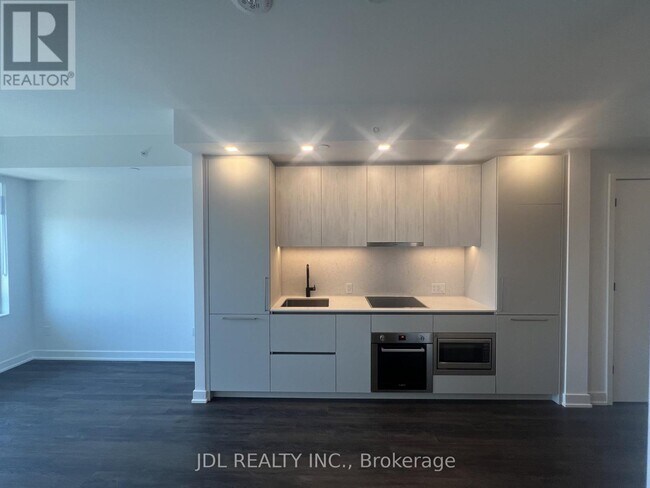 Building Photo - 609 Sherbourne St