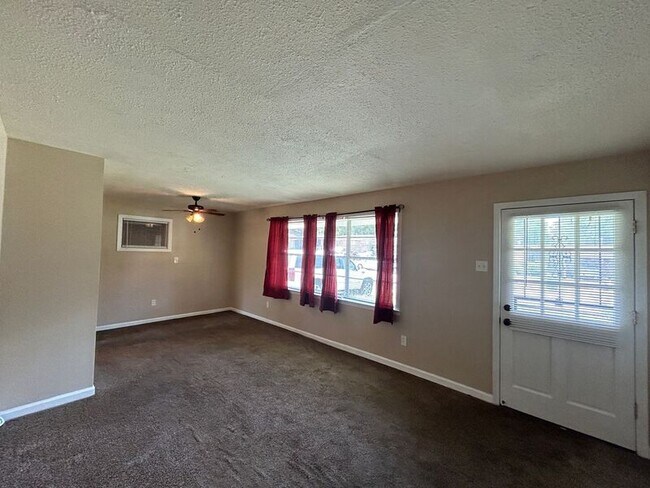 Building Photo - 2244 Pamela Dr