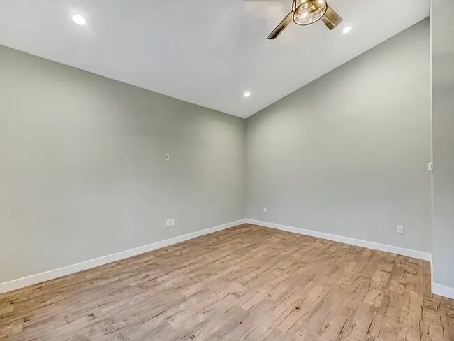 Foto del edificio - This gorgeous, newly built 2-bedroom, 1-bathroom duplex